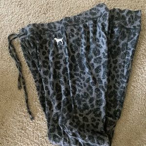 Soft leopard VS Pink pants